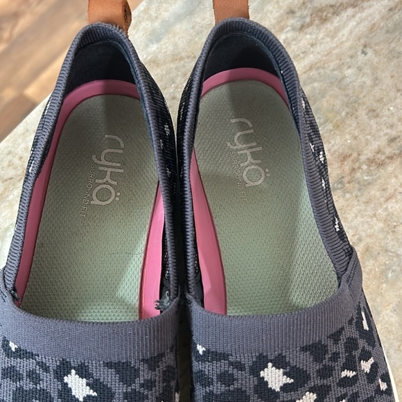 Ryka Hera Slip-On Sneaker leopard print gray,white,black size 9.5M - Picture 3 of 10